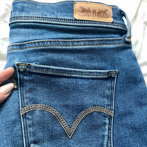 SOLD Levi’s 512 Jeans - Picture 3 of 5
